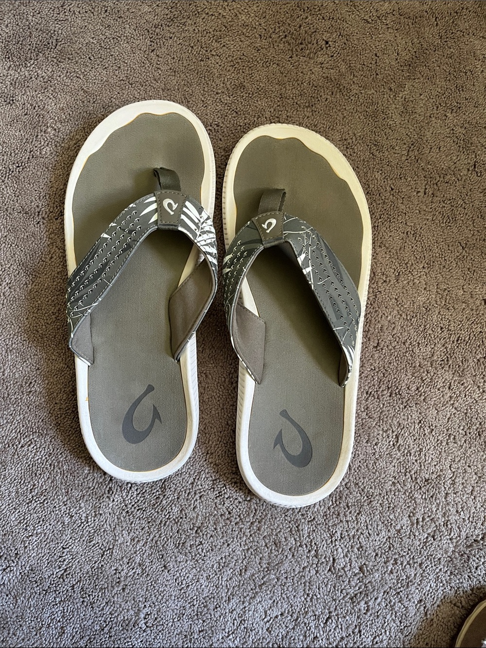 Men’s OluKai Gray and White Flip-Flop Sandals
